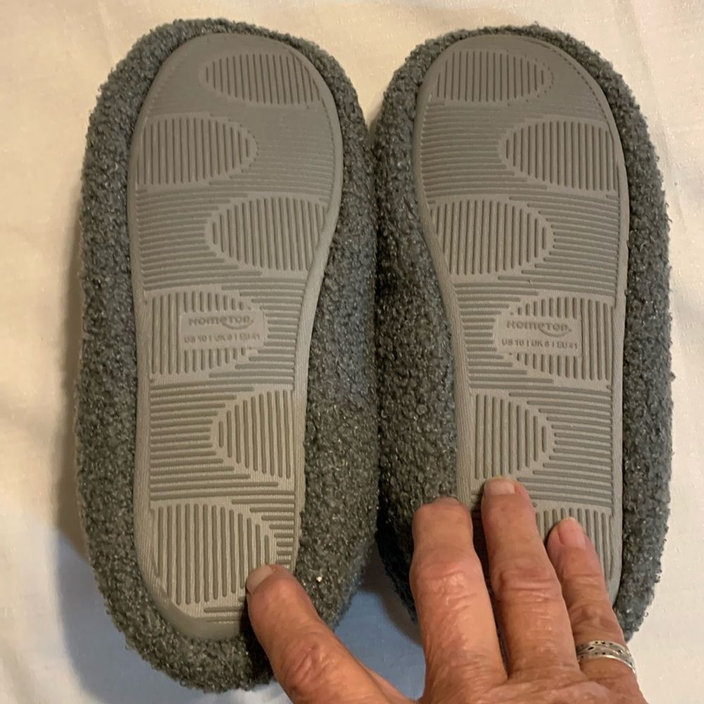 HomeTop Size 10 one piece curly fur memory foam indoor bootie slipper